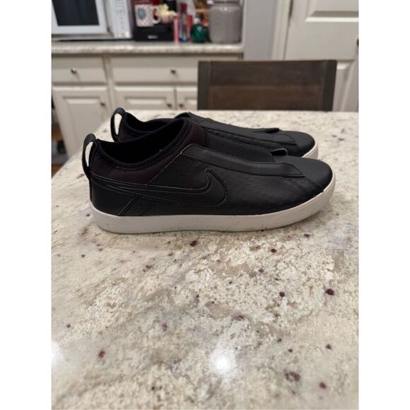 Nike Women’s Raquette ‘17 Black Slip On Sneakers sz 7.5 EUC - Picture 1 of 7